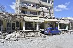 Срути се козирка на блок в Сливен