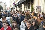Стотици тийнейджъри блокираха центъра на София за среща с американска плейбой звезда