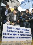 Слави Трифонов отново протестира пред парламента