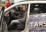 Димитър Бербатов тества автомобилите, които ще возят футболните звезди на благотворителния му мач