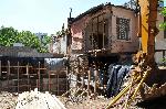 Бургас - Съборена стара къща при изкоп за нова кооперация