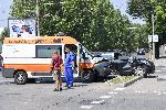 Линейка и лек автомобил катастрофираха в София