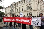 Протест пред Народното събрание посрещна депутатите