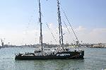 Ветроходният кораб "Rainbow Warrior" акостира в Бургас