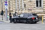 София - Джип на тротоара