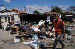 Разчистват съборените незаконни постройки в бургаския квартал "Победа"