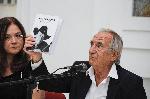 Веселин Маринов и Йорданка Христова пяха на премиерата на автобиографията на Бисер Киров