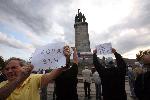 Граждани поискаха демонтаж на паметника на Съветската армия