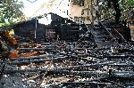 Пламналата снощи необитаема постройка в Бургас е напълно изгоряла