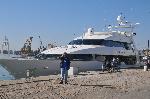 Луксозна 40-метрова яхта привлече погледите на бургазлии