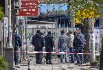 Полиция и следователи отцепиха жилищен блок в центъра на София