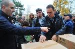 Кметове на ГЕРБ и депутати разтоварваха помощи за пострадалите семейства от община Камено