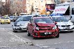Два автомобила катастрофираха до НДК, разлято масло затрудни трафика
