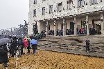 Десетки се наредиха пред БНБ за новата двулевка посветена на българското европредседателство