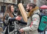 София – Празнуване на Международния ден на прегръдката по булевард „Витоша"