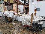 Бутнаха бараките до Юнашкия салон в центъра на Варна