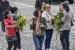 Търговия с върбови клонки тече с пълна сила пред столичните храмове
