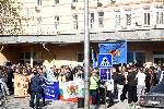 Надзирателите се събраха на протест пред Софийския затвор