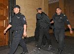 Съдът остави в ареста футболния фен, ранил двама полицаи с бомбичка