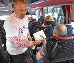 Катаджии и доброволци с информационна акция на Централна автогара