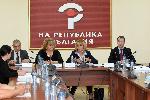 Мая Манолова събра на среща институциите и нашенци, осъдени за трафик на хора в Гърция