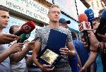 Фенове изпратиха Роман Прохазка