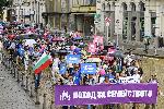 Десетки хора в столицата отбелязват първия по рода си български национален "Поход за семейството"