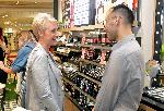 Посланик Ема Хопкинс откри първият магазин на The Body Shop в столицата