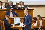 В парламента започнаха дебатите за вот на недоверие срещу правителството