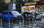 Бус на полицията катастрофира с "Мерцедес" пред хотел "Хемус" в София