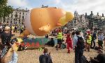 Лондон - Протест с шестметрова кукла на Бебе Тръмп