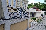 Бургас - Срутена ограда на Медицински център 1