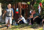 Доброволци продлжават да дежурят пред къщата на баба Дора в странджанското село Шарково