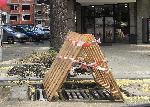 Старозагорци сами обезопасяват опасни шахти на улицата