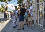 София - Катастрофа на автомобил във витрина на магазин