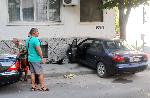„Форд“ катастрофира в стената на къща в Бургас