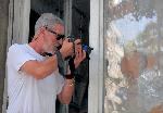 За втори път чупят прозорците на бургаски фоторепортер