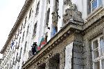 София - Укрепване статуите на Столична библиотека