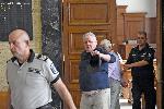 Британският педофил Колин Такър нападна новинарски екип в съда