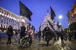 За поредна вечер, майките на деца с увреждания излязоха на протест