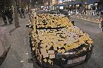 Таксиметрови шофьори облепиха с мемори стикери неправилно паркиран автомобил