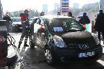 Зареждане за от 20 до 50 стотинки в бургаските бензиностанции е новата форма на протест /нови снимки/