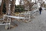 Неизвестни вандали събориха табла за изложби в Морската градина на Варна