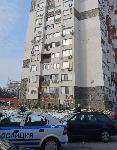 Мъж се барикадира в дома си и заплашва да скочи от блок в „Надежда”