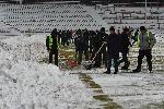 София - Чистене на терена на стадиона