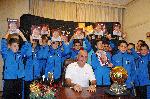Стотици бургазлии се редиха за книга с автограф на Христо  Стоичков