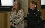 Гледат мярката на жена, убила баща си
