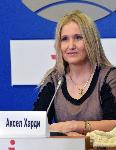 Дизайнерката Аксел Харди представи уникалните си облекла с ревю в БТА