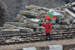 Знамето украси скалите над Бов