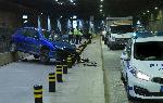 Пежо катастрофира на тролейбусна спирка при НДК